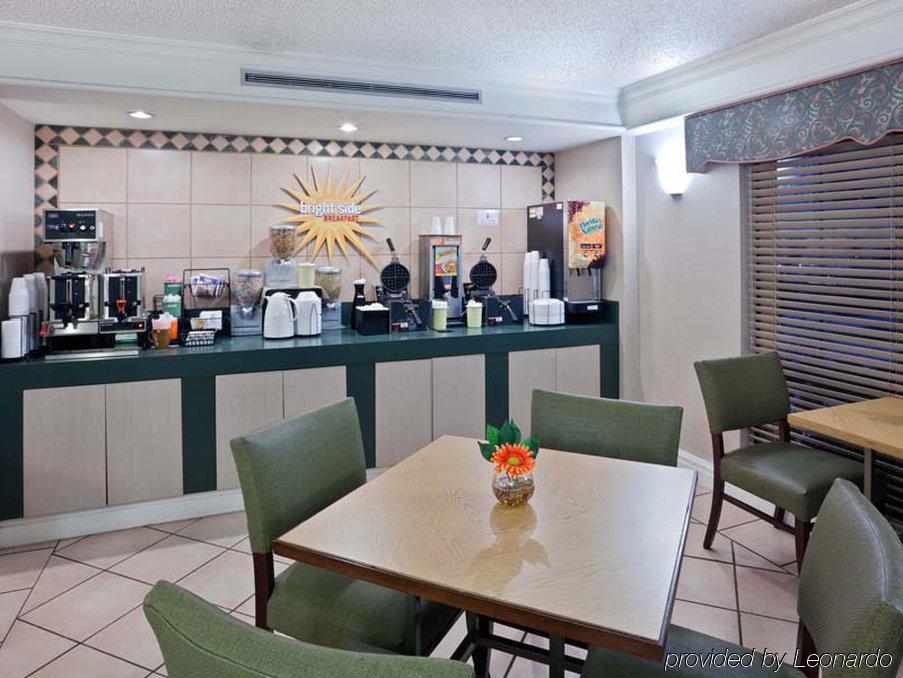 Hotel La Quinta By Wyndham West Omaha